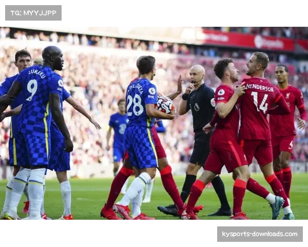 大连鲲城与重庆激战半场战成一比一穆谢奎闪击余望劲射扳平比分